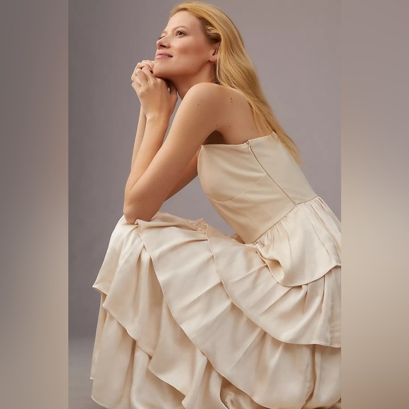 ENDLESS ROSE by ANTHROPOLOGIE Tiered Sweetheart Dress in Crème - Picture 1 of 11